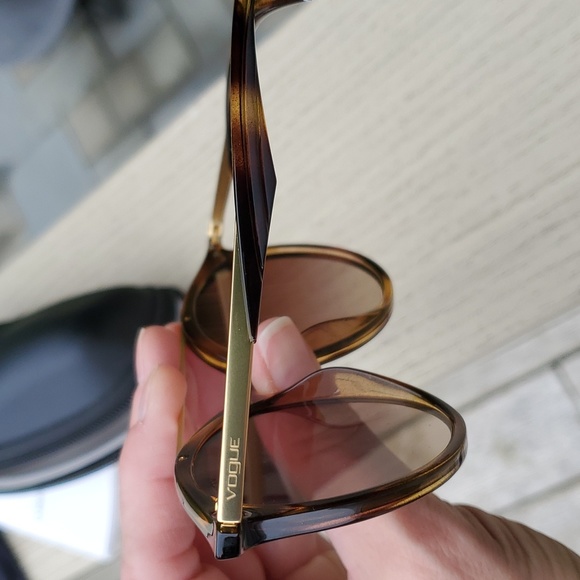 Round Vogue Tortoise Sunglasses - Picture 8 of 12